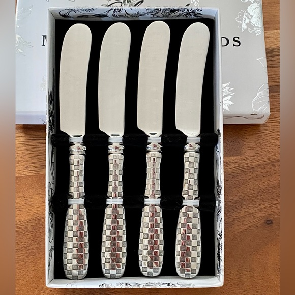 MacKenzie-Childs Check Four-Piece Canapé Knife Set ✨NWT✨ - Picture 4 of 6